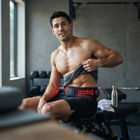 Sportif portant la ceinture Reluxa® pendant la récupération après l'effort